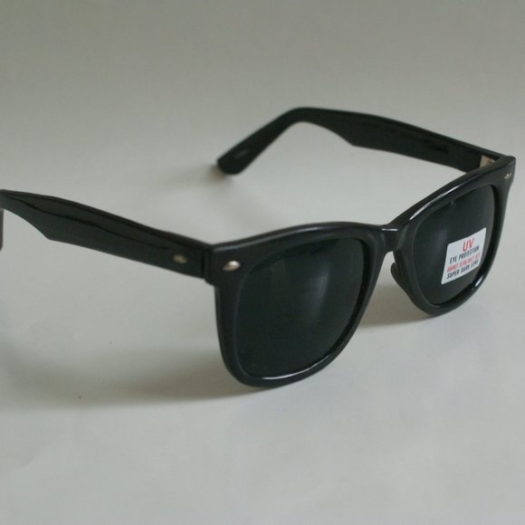 NWT True Vintage Classic Wayfair made in Korea Super Dark smoke lens Sunglasses - Picture 2 of 5